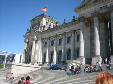 Klassenfahrt europaweit - Berliner Reichstag mit Schulklasse besuchen